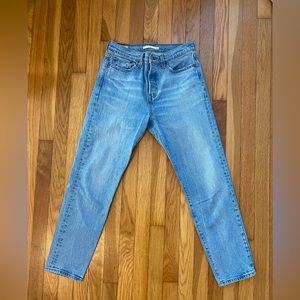 Levi’s lightwash wedgie fit straight leg jeans